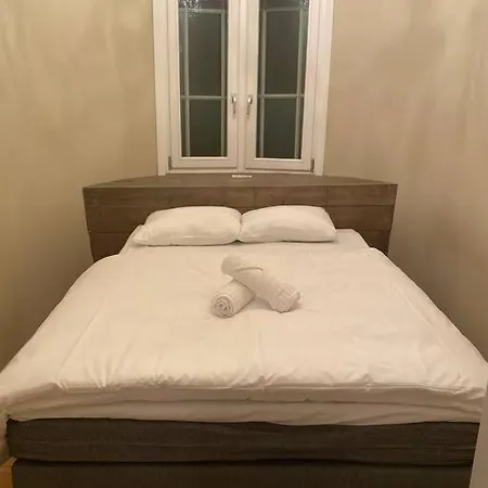 Great Family Unit Quiet And Central In *