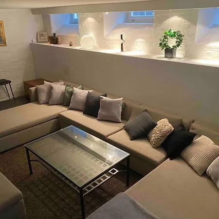 Great Family Unit Quiet And Central In