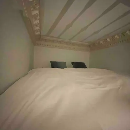 Great Family Unit Quiet And Central In *